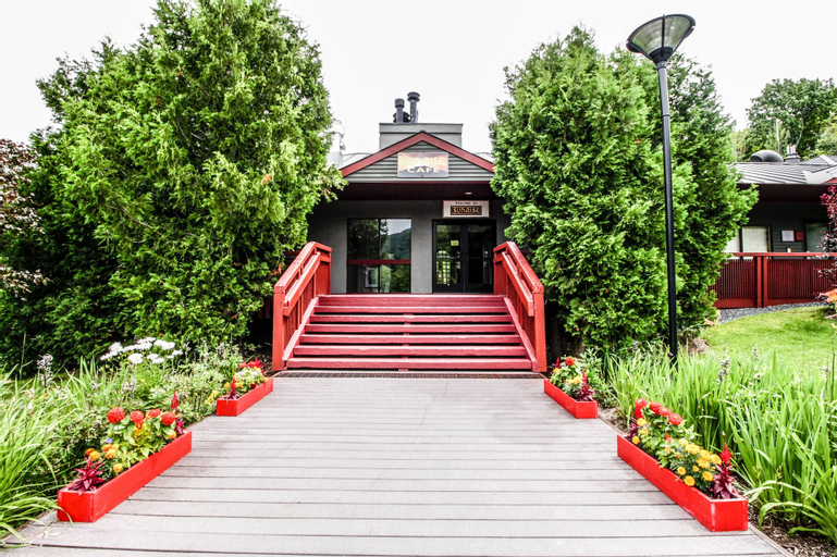Exterior & Views 2, Sunrise Timberline: 3br, 2ba Ski In/ski Out Condo 3 Bedroom Condo, Rutland