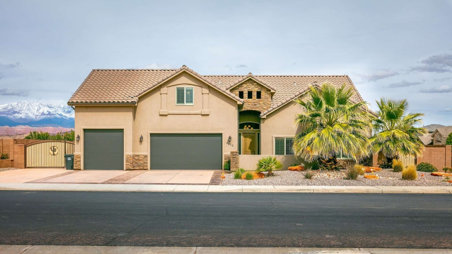 Exterior & Views 2, Escondido by RedAwning, Washington