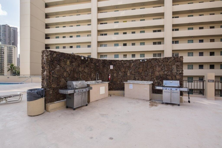 Marvelous Mountain View Studio Condo by RedAwning, Honolulu