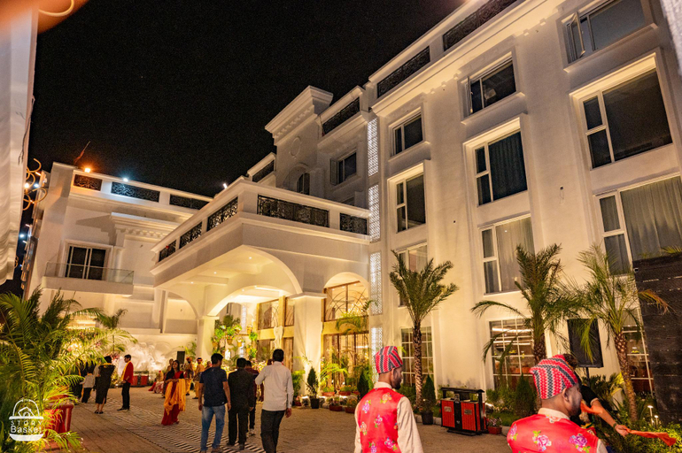 Exterior & Views