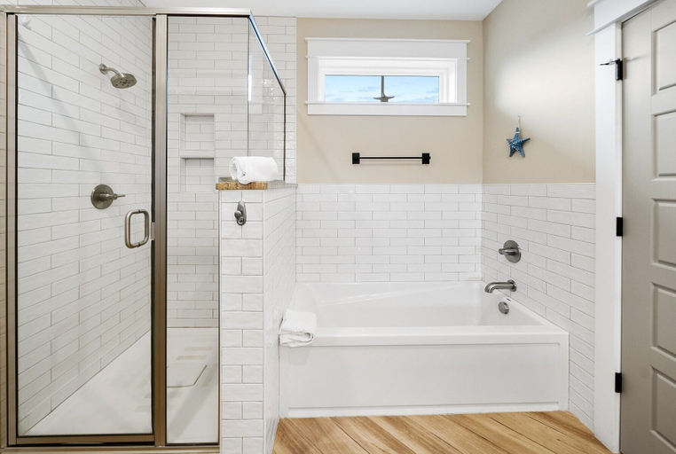 Bathroom 3, Bid-a-wee Beach Bungalow 3 Bedroom Home by RedAwning, Bay