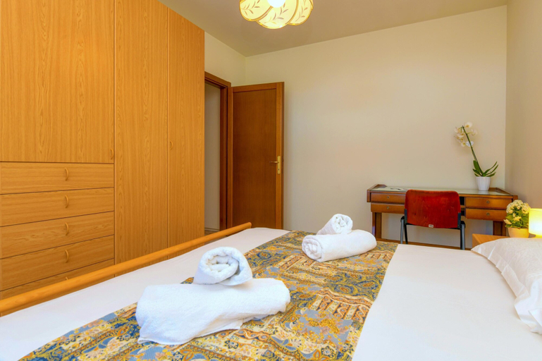 Bedroom 4, Villaggio dei Fiori - Viola, Brescia