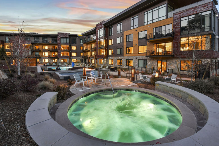 Pool 2, Mountain 1BR in Canyons Village-Ski in/ski out by RedAwning, Summit