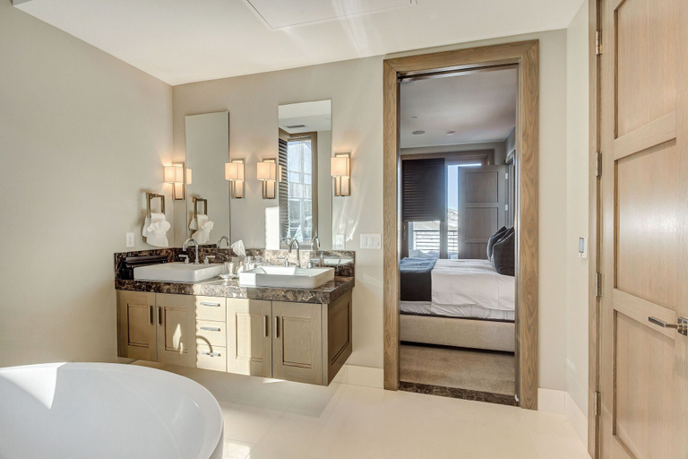 Bathroom 4, Four Bedroom Penthouse 4 Apartment Hotel by RedAwning, Summit