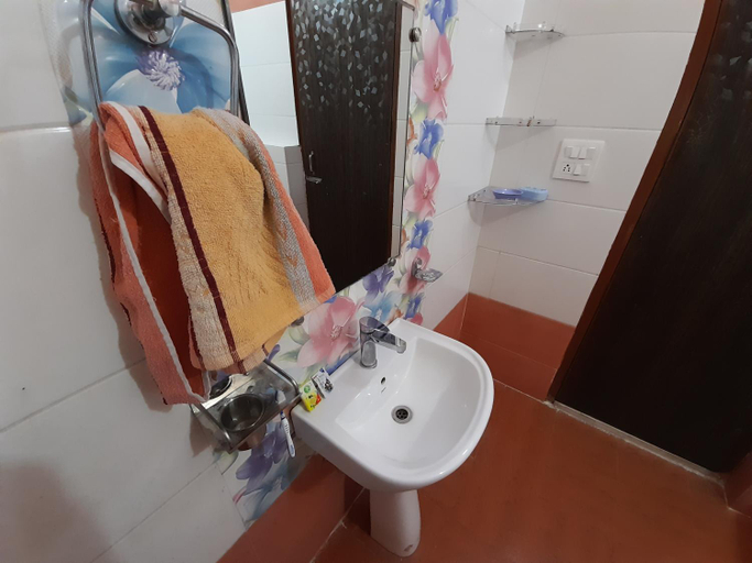 Bathroom 1, Govind Niwas Home Stay, Gwalior