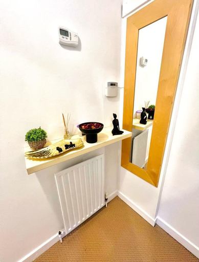 Others 5, Captivating 2-bed Apartment in Clapham, London