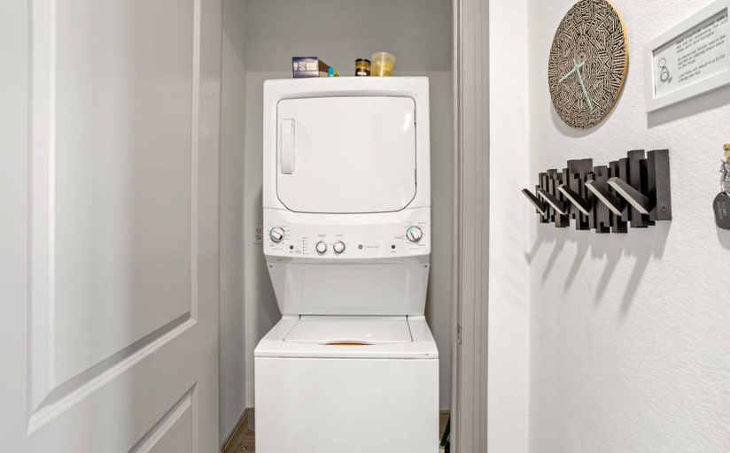 Laundry 4, Vela Tempe by CozySuites, Maricopa