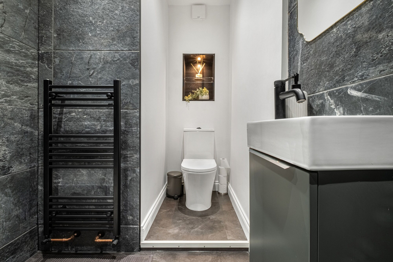 Bathroom 3, Immaculate 6-bed House in Newcastle, North Tyneside