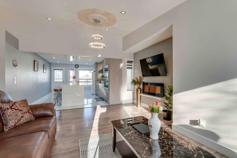 Facilities 4, Rare Find fully renovated 6 bedroom 3 bath and both levels, Division No. 6