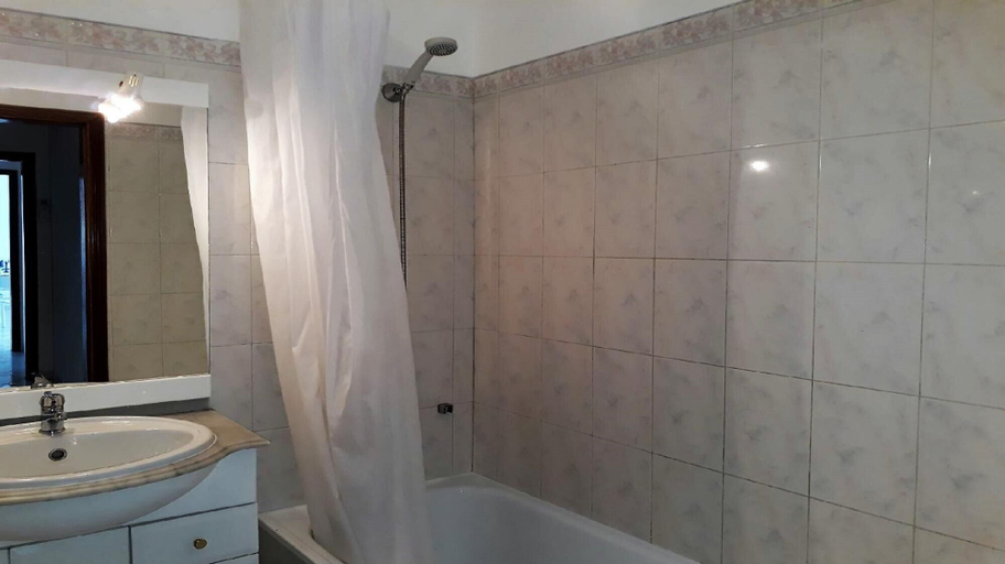 Bathroom 3, T2 Satelite Praia Conforto A C Wi-fi C Garagem, Loulé