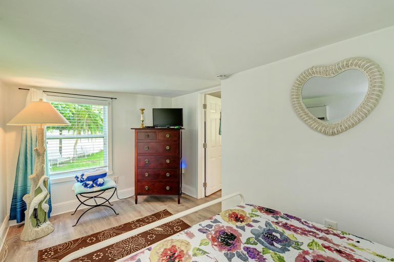 Bedroom 3, AMI Lighthouse Cottage-one Minute Walk To The Beach-keyless Locks, Manatee