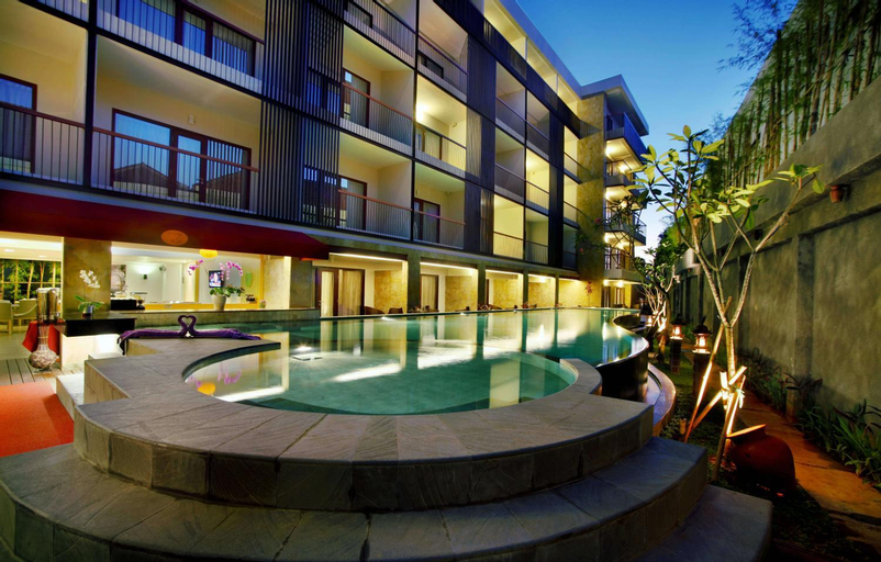 Exterior & Views 23