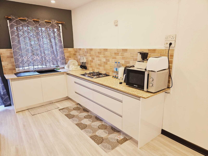Private kitchen 5, Captivating 3-Bed Apartment in Flic en Flac, Black River