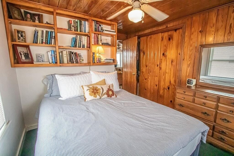 Room 2, The Captain's Quarters 2 Bedroom Home by RedAwning, Brunswick