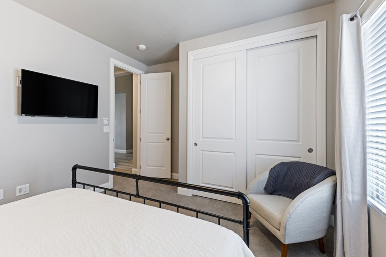 Bedroom 1, Sienna Sunrise by RedAwning, Washington