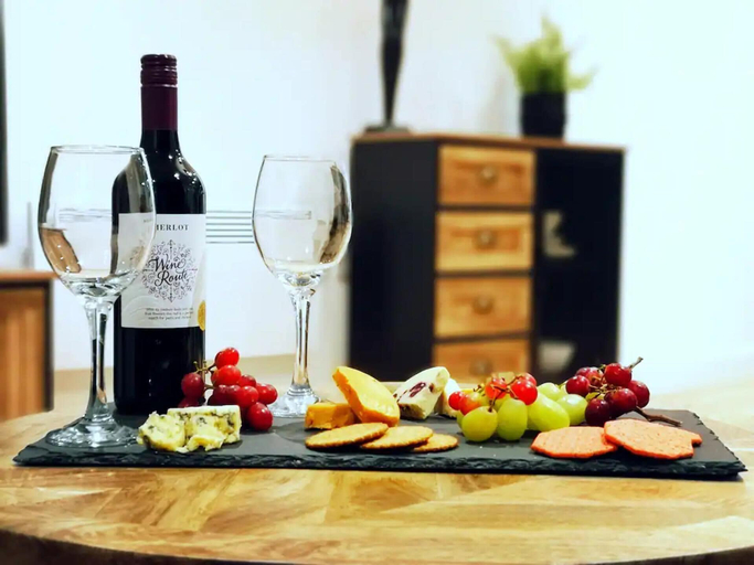 Food & Drinks, Stunning Modern Christchurch Town Centre Apartment, Dorset