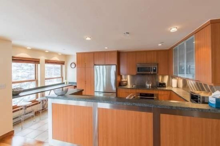 Private kitchen 4, Northwoods Private Condo with Easy Ski-In Ski-Out Access by RedAwning, Eagle