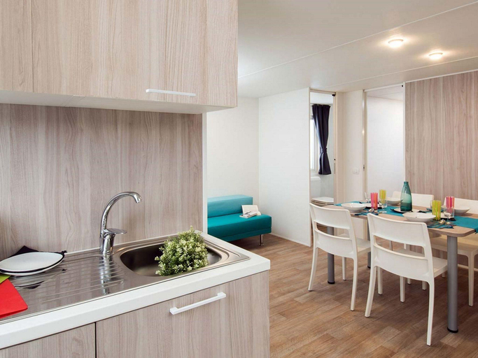Others 4, Chalet in Baia Domizia with Private Beach, Caserta
