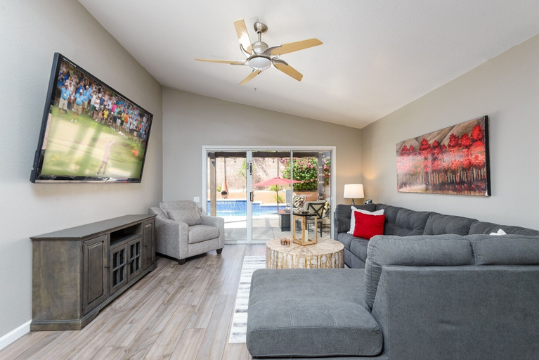 Living room 5, Casa De Mojave 3 Bedroom Home by RedAwning, Maricopa