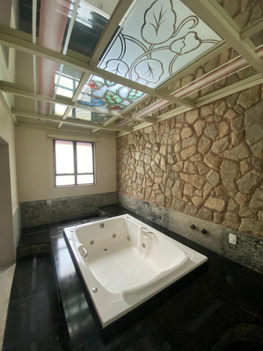 Bathroom 2, L'amour Hotel, Rio de Janeiro