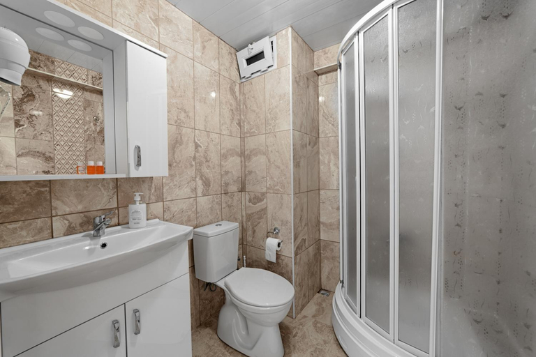 Bathroom 2, Hotel Tuna, Edremit