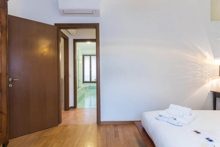 Others 4, Italianway Easy - Corso Como 8, Milano