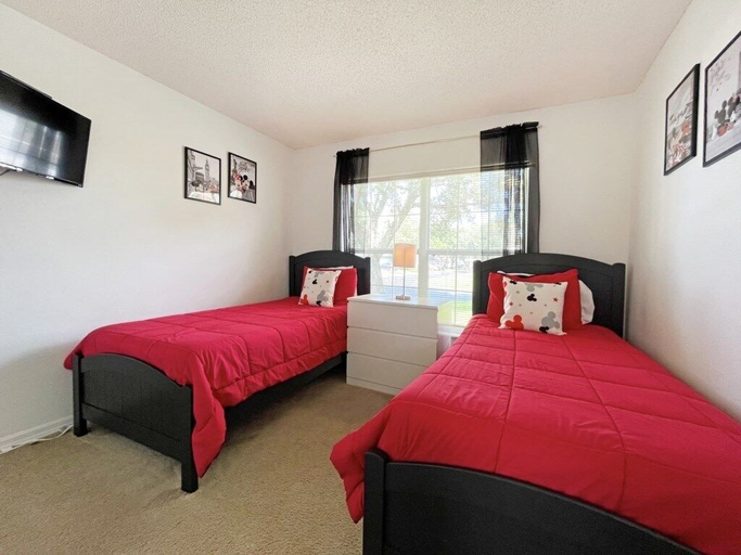 Bedroom 3, Langham Villa 3 Bedroom Home by RedAwning, Polk
