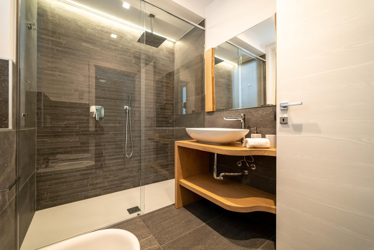 Bathroom 3, Mughetto Apartment, Lecco