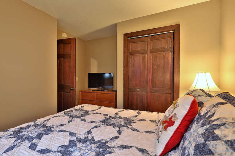 Bedroom 3, Sunrise Timberline: 3br, 2ba Ski In/ski Out Condo 3 Bedroom Condo, Rutland