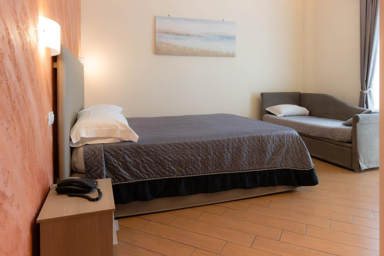 Bedroom 2, Porto Di Claudio, Roma