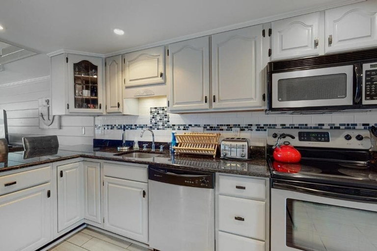 Private kitchen 4, Pilot House 5 4 Bedroom Townhouse by RedAwning, Worcester
