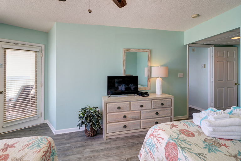 Room 4, The Perfect Escape! Long Beach Resort-8th Floor-gulf Front With Amazing Views, Bay