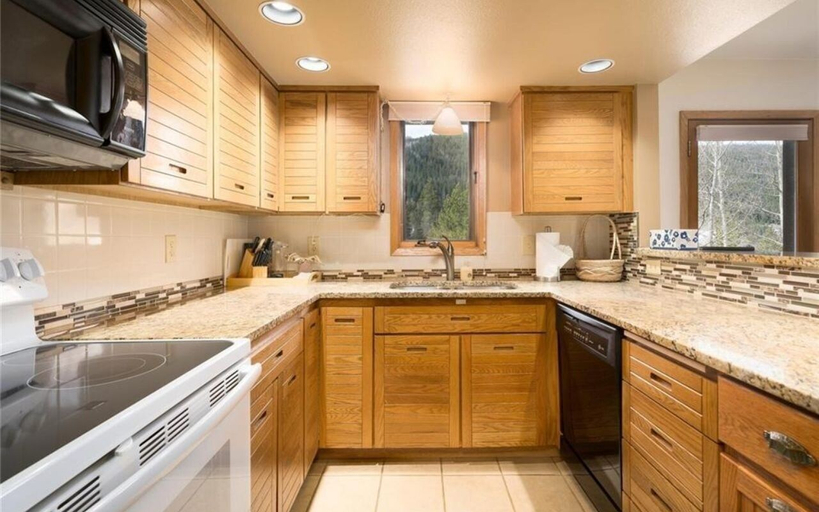 Private kitchen 4, Frostfire D24 3 Bedroom Condo by RedAwning, Summit