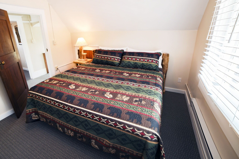 Room 3, Aspen Mountain Lodge - #3357 by RedAwning, Larimer