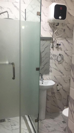 Bathroom 3, Stunning 2-bed Apartment in Lagos, Kosofe