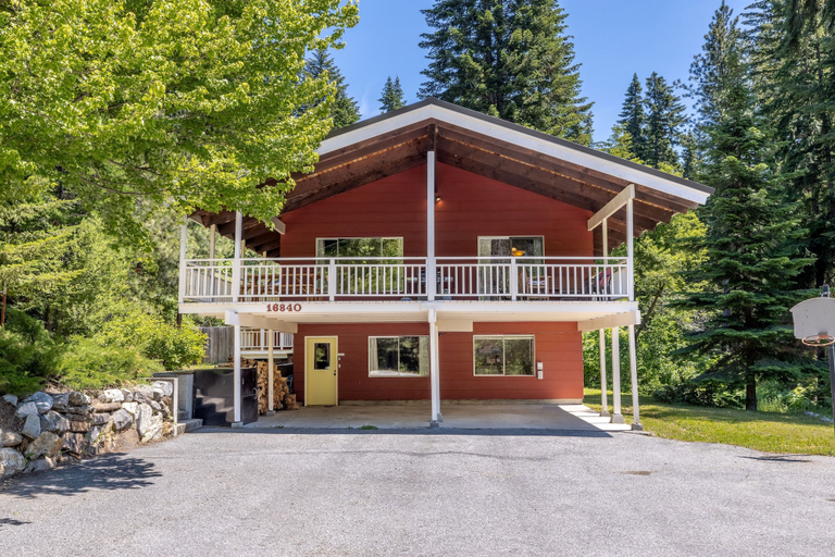 Exterior 4, Maple Leaf Lodge 3 Bedroom Home by NW Comfy Cabins by RedAwning, Chelan