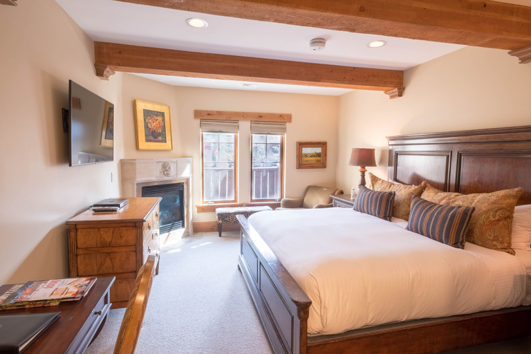 Room 3, Three Bedroom Suite 3 Apartment Hotel by Redawning, Summit