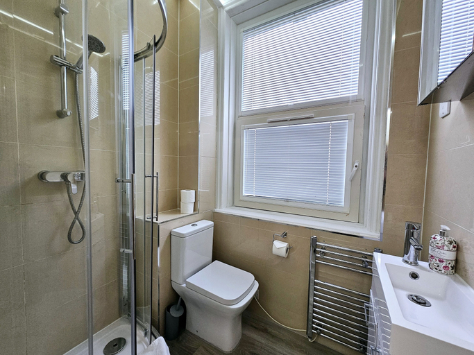 Bathroom 4, London Stay Apartments, London