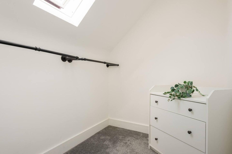 Others 3, Modern Apartment, Castle View Rochester, England, Medway