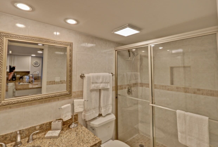 Bathroom 2, Spi Fun And Sun 2 Bedroom Condo by RedAwning, Cameron