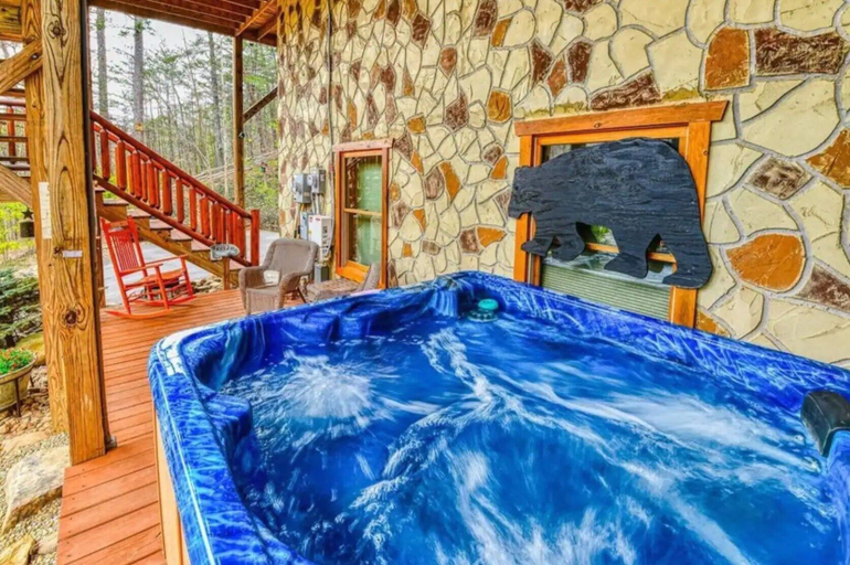 Sport & Beauty 4, Powdermill Hill Cabin 3 Bedroom Cabin by RedAwning, Sevier
