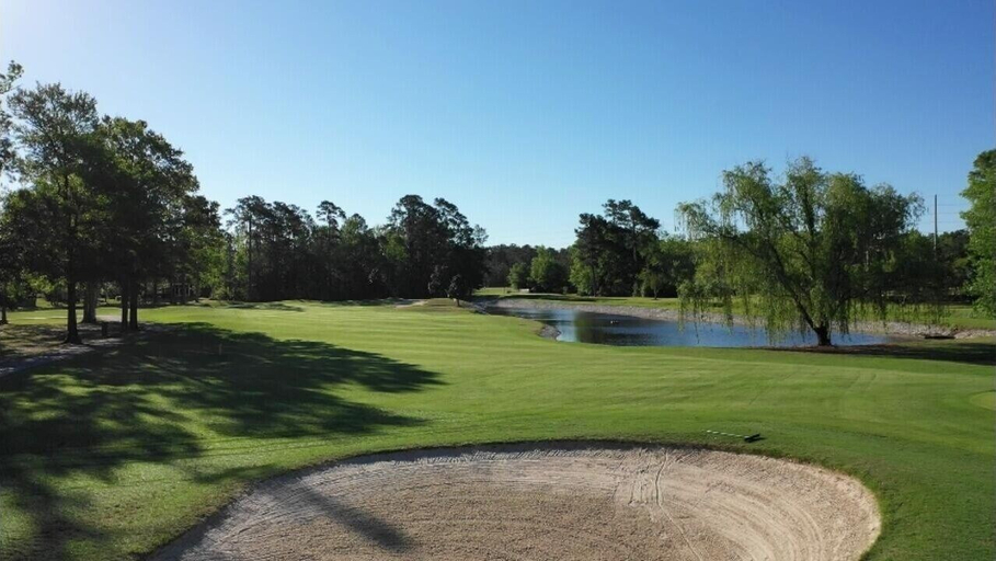 Golf 4, 1202m 1 Bedroom Condo by RedAwning, Brunswick