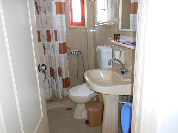 Bathroom 3, Ilona Apartments, Crete