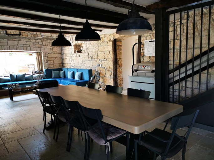 Others 4, Casa della Grofica, Tinjan