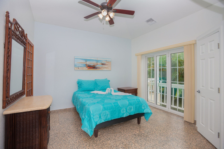 Bedroom 3, Lawson Rock - Yellowfish 211 2 Bedroom Condo by RedAwning, Roatán