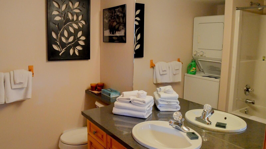 Bathroom, Snow Creek Village #49, Thompson-Nicola