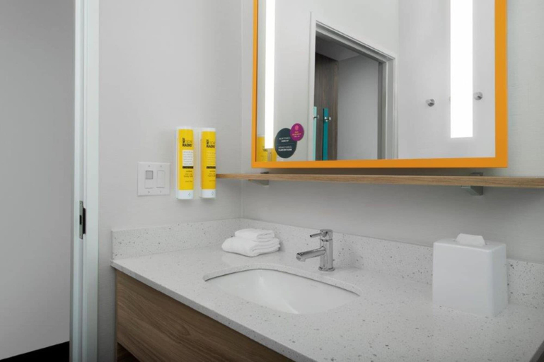 Bathroom 4, Tru by Hilton San Antonio North, Bexar