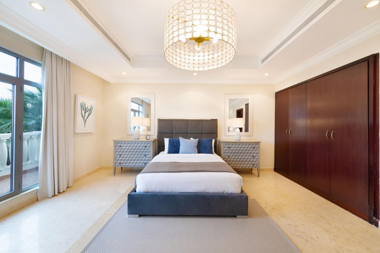 Room 4, Private Pool Beach Access Villa w Cinematic Vws, Dubai