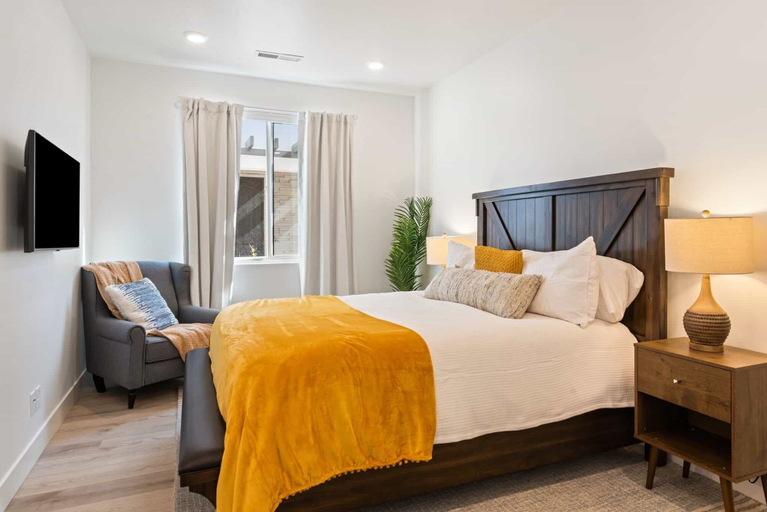 Bedroom 3, Cloud 9 at Desert Color by RedAwning, Washington