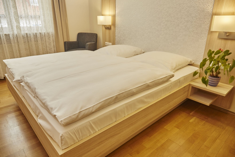 Bedroom 3, Flair Hotel Zum Schiff, Bodenseekreis